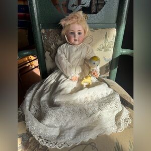 Antique German Doll AM 390 A4M 20 Inch
Beautiful Bisque Head Antique Clothes!